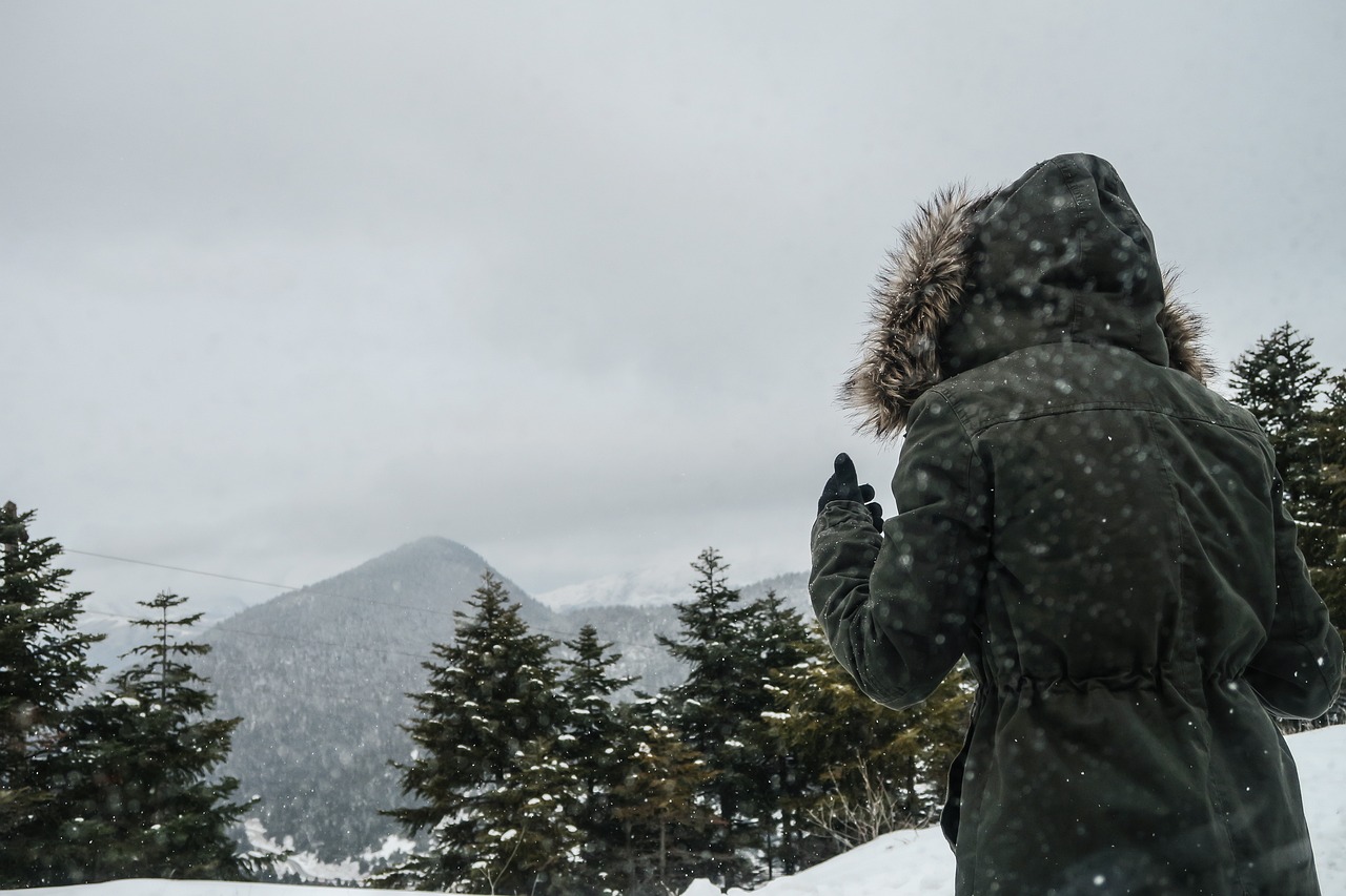 新疆开始下雪，雪域高原的冬季序曲