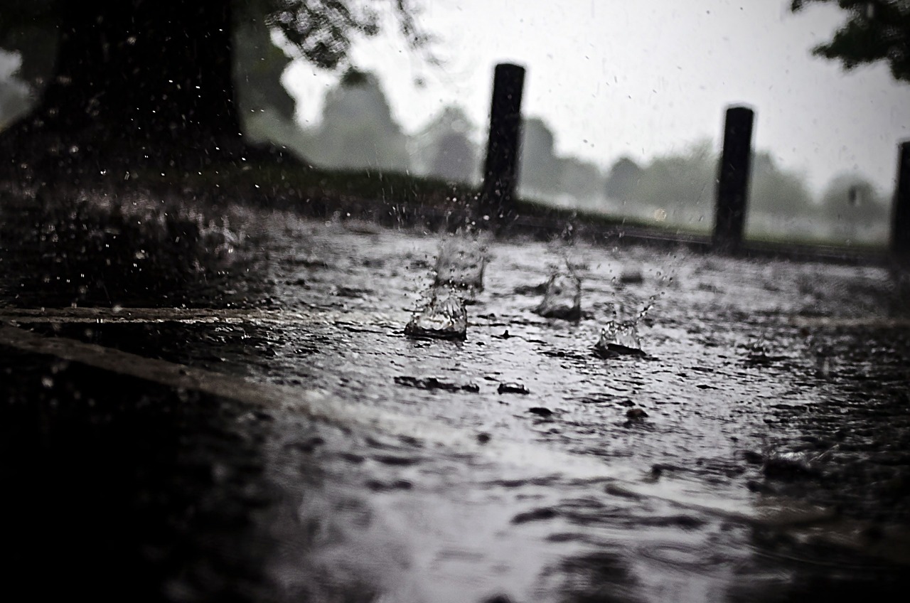 撒哈拉沙漠暴雨引发洪水，极端气候事件的警示